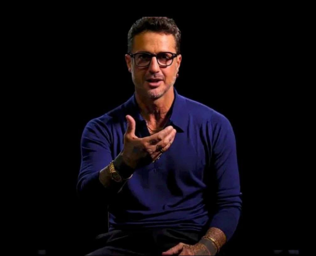 Scacco ai media, Fabrizio Corona porta &laquo;Falsissimo&raquo; a Bari in teatro: &laquo;I social sono destinati alla crisi. Contro le fake news basta ragionare...&raquo;