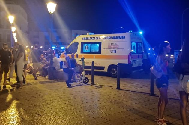 Bari, picchiato in centro da una baby gang per una sigaretta negata: 35enne in ospedale Bari, picchiato in centro da una baby gang per una sigaretta negata: 35enne in ospedale