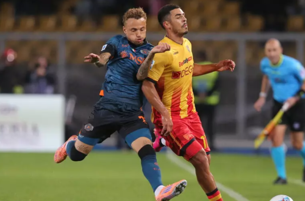 Il Lecce sbaglia un rigore e spreca un'occasione contro il Napoli: battuta 0-1 dalla capolista Il Lecce sbaglia un rigore e spreca un'occasione contro il Napoli: battuta 0-1 dalla capolista