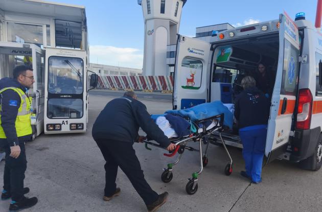 Da Genova a Bari: il viaggio di speranza di un bimbo di 8 anni per le cure palliative: in volo con l'Aeronautica Da Genova a Bari: il viaggio di speranza di un bimbo di 8 anni per le cure palliative: in volo con l'Aeronautica