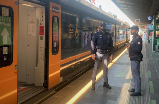 Aggradiscono 19enne sul Regionale, identificati 14 minorenni: avevano messo video sui social