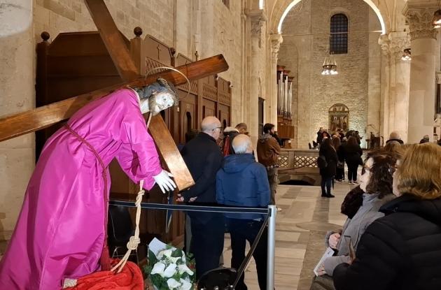 Settimana santa, la pioggia mette a dura prova i riti pasquali: da Foggia al Salento, &egrave; la notte dei Sepolcri