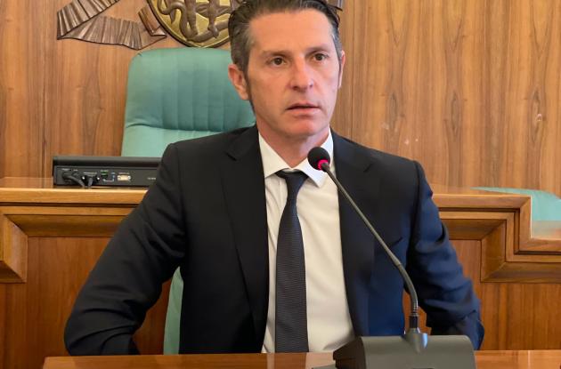 La denuncia del sindaco di Vieste: &laquo;Ennesima aggressione a mio padre 80enne: l'obiettivo &egrave; colpire me&raquo;