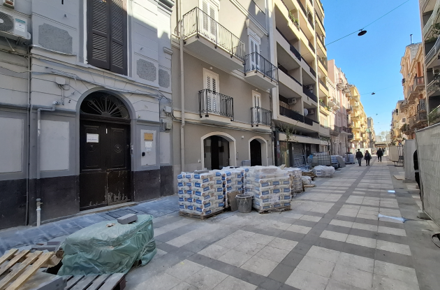 Bari, il deserto di via Manzoni tra lavori e ritardi. I commercianti: «Così rischiamo la chiusura» Bari, il deserto di via Manzoni tra lavori e ritardi. I commercianti: «Così rischiamo la chiusura»