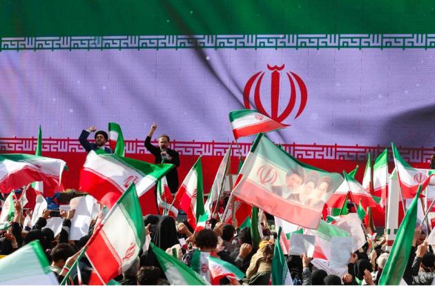 Usa, nessun attacco in Iran: Trump accetta due settimane di tregua, riapre lo stretto di Hormutz. Scende il petrolio