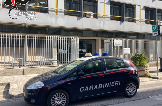 Lecce, ha il divieto di allontanarsi da casa ma tenta il furto in Tribunale: arrestato 49enne Lecce, ha il divieto di allontanarsi da casa ma tenta il furto in Tribunale: arrestato 49enne