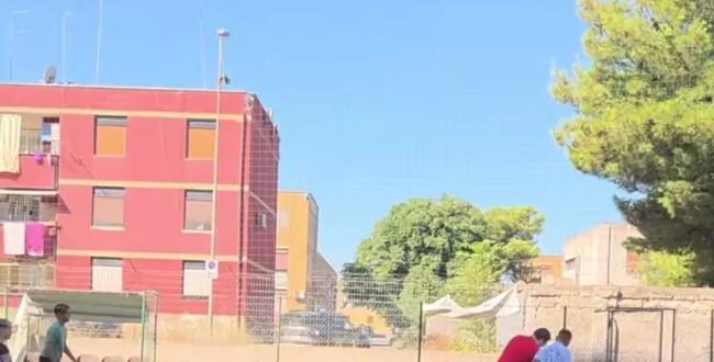 A Taranto il calcio per l'inclusione nel quartiere Tamburi: «Non importa chi segna»