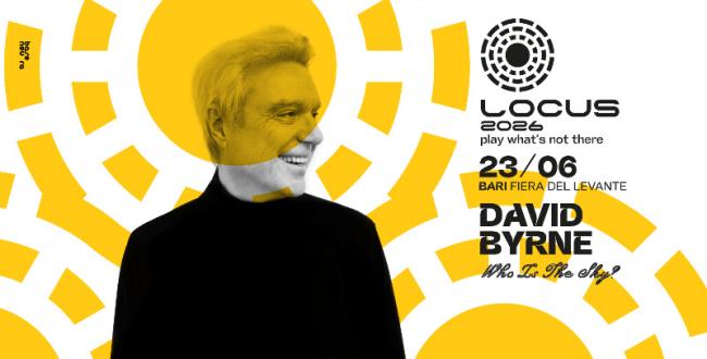 David Byrne apre il Locus Festival 2026: il fondatore dei Talking Heads arriva in concerto a Bari