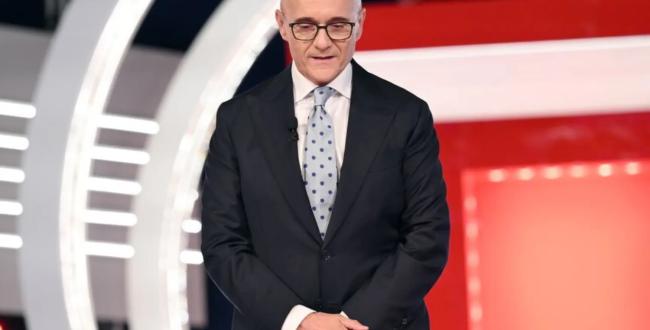 Dopo lo scandalo Signorini dice addio ai lettori di Chi: &laquo;&egrave; il momento di farlo&raquo;