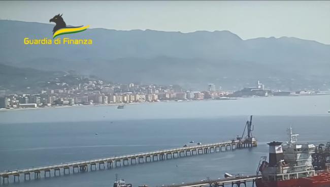 Traffico droga tra Puglia e Albania: GdF sequestra una tonnellata di cocaina su nave mercantile a Savona