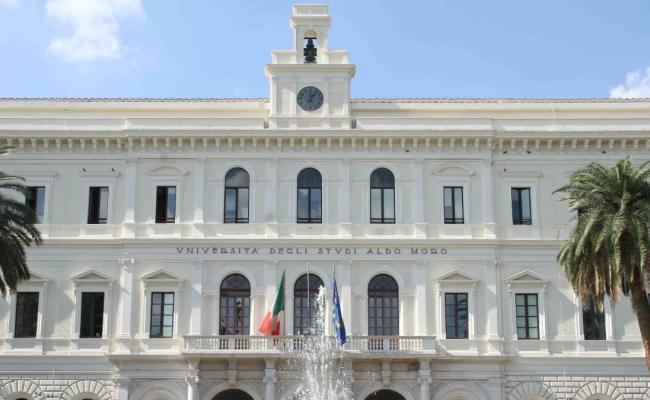 Universit&agrave;, a Bari i docenti associati abilitati sono in un &laquo;limbo normativo&raquo;: &laquo;Cos&igrave; rischiamo il burnout&raquo;