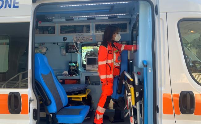 Bari, incidente stradale fra auto e moto: centauro grave in ospedale