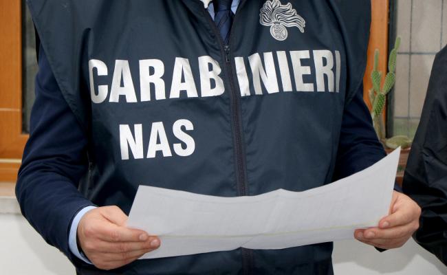 Bari, niente sicurezza e cibo scaduto: sanzioni da 4mila euro per una sala ricevimenti