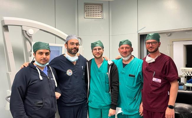 Bari, ha un incidente con la motosega e si taglia un braccio: reimpiantato con successo