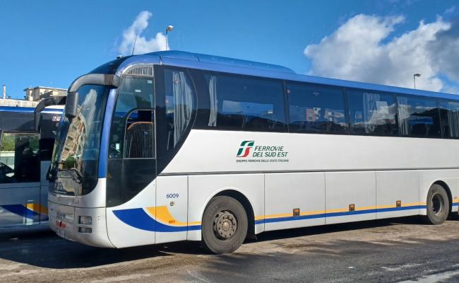 Ferrovie Sud-Est, 50 autisti in malattia: decine di corse saltate, l'azienda subappalta i servizi