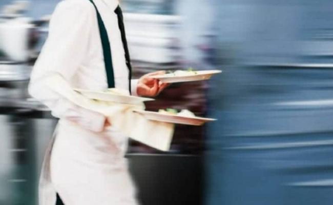 Taranto, la denuncia di un cameriere 24enne: «Ho lavorato 10 giorni da schiavo in pizzeria, 195 euro per 80 ore di lavoro»