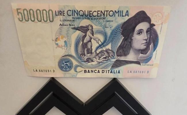 Matera, quando il turismo delle origini supera la realtà: famiglia canadese «tenta» di pagare in lire