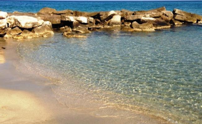 Paura al villaggio Cala di Rosamarina: esplosi 4 colpi di pistola a salve contro agente immobiliare Rocco Colucci