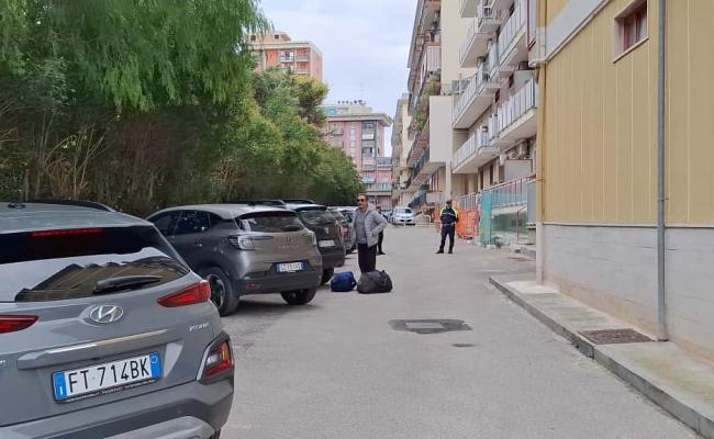 Bari, sgomberato senza preavviso palazzo di sette piani in via Capriati per rischio crollo VIDEO