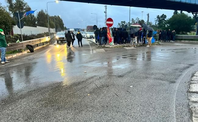 Ex Ilva, proteste e mobilitazione continua a Taranto. Solidarietà da appalto Eni a lavoratori: domani sciopero