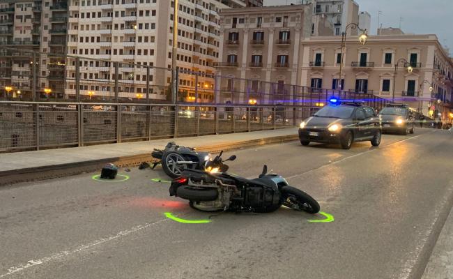 Incidente sul Ponte Girevole a Taranto: scontro tra due moto, traffico in tilt