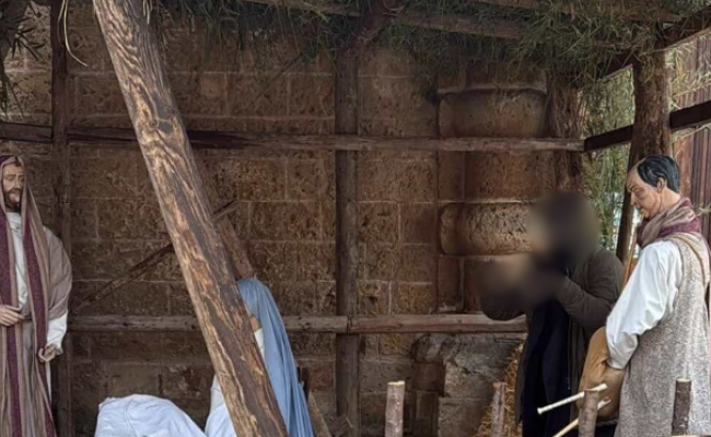 Nardò, si rifugia nel presepe in piazza e si mimetizza tra le statue: era latitante, arrestato 38enne