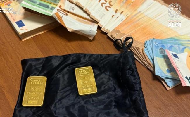 Bari, in aeroporto con 14mila euro in contanti e due lingotti d'oro non dichiarati: fermato passeggero polacco