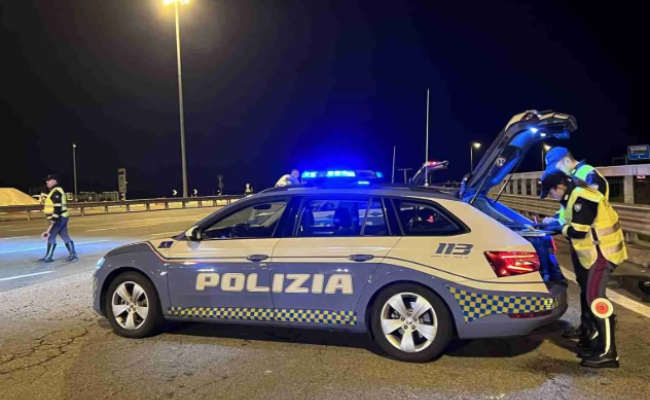 Rubano 70mila euro di merce di lusso a una turista in un'area di servizio: identificati due baresi, gioielli e accessori restituiti