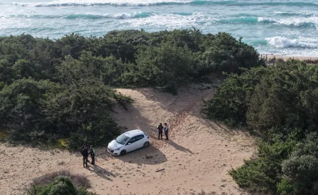 Porto Cesareo, giovane pescatore parcheggia sulla duna in area protetta: denunciato