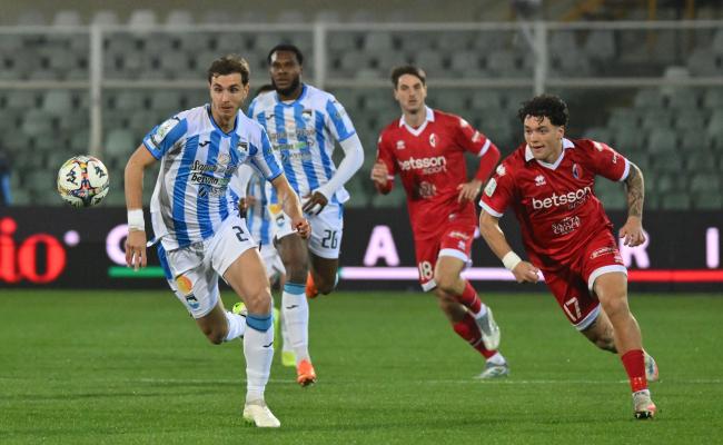 Pescara-Bari, problemi tecnici al Var: il match salvezza comincia con 15 minuti di ritardo