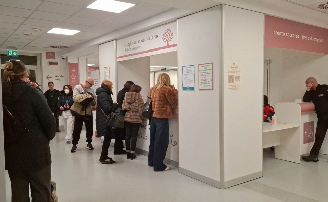 La cura prescritta alla madre non &egrave; &laquo;adeguata&raquo;, pregiudicato aggredisce medico e infermiera al Policlinico di Bari