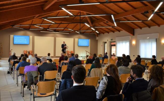 Bari, va dai Testimoni di Geova con una tanica di benzina e un ordigno: arrestato un 39enne