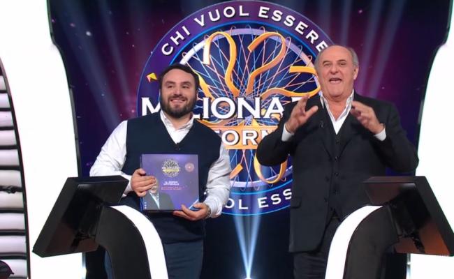 &laquo;Chi vuol essere milionario&raquo;, il tarantino Valerio conquista 200mila euro a e fa commuovere Gerry Scotti