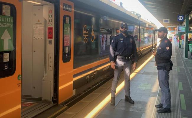 Aggradiscono 19enne sul Regionale, identificati 14 minorenni: avevano messo video sui social