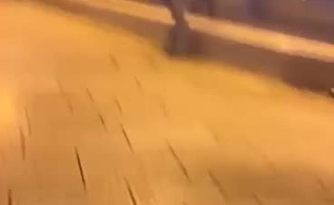 Bari, notte di follia in piazza del Ferrarese: turista pestato a sangue da una baby gang