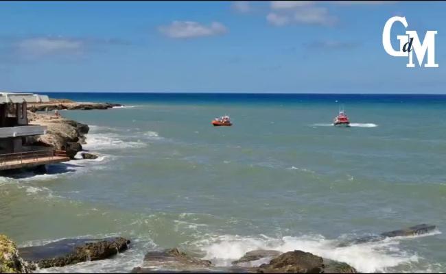 Torre a Mare, auto con a bordo una donna precipita dal molo e finisce in acqua: soccorsi VIDEO