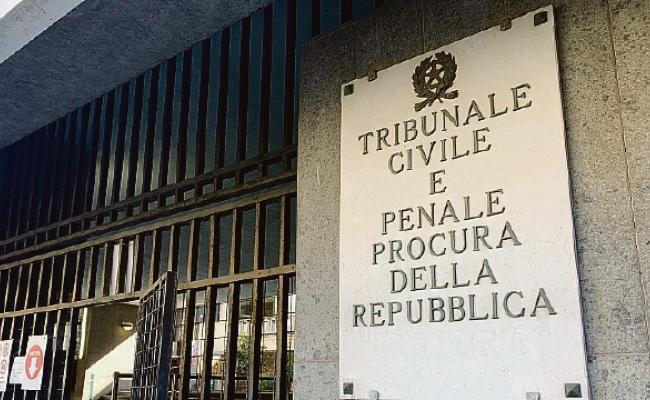 Taranto, contratti «fantasma» per luce e gas: la procura chiede il processo per 16 persone