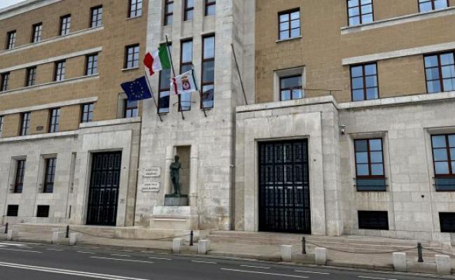 Regione, Decaro striglia le agenzie: &laquo;Basta assunzioni interinali, controllare tutti i precedenti penali&raquo;