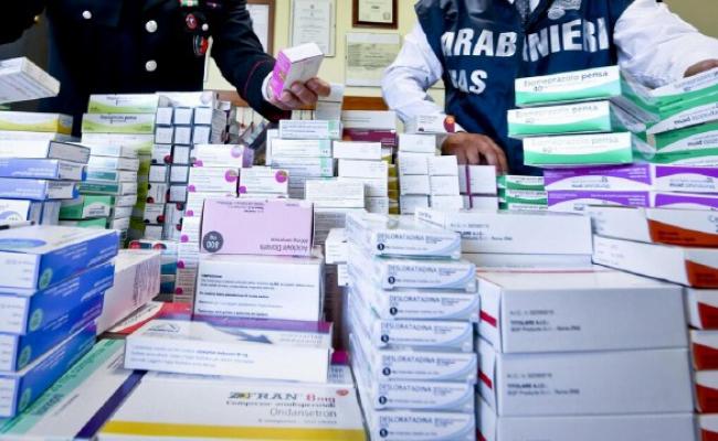 &laquo;Ricette false per sballarsi con le pillole&raquo;, perquisizioni a Bari: nei guai tre 25enni