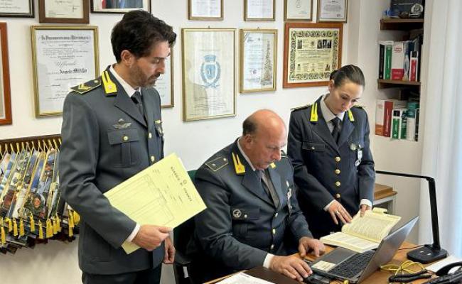 Scoperta la fabbrica delle fatture false, sequestri per un milione a 36 imprenditori baresi: c'&egrave; pure un ex sindaco