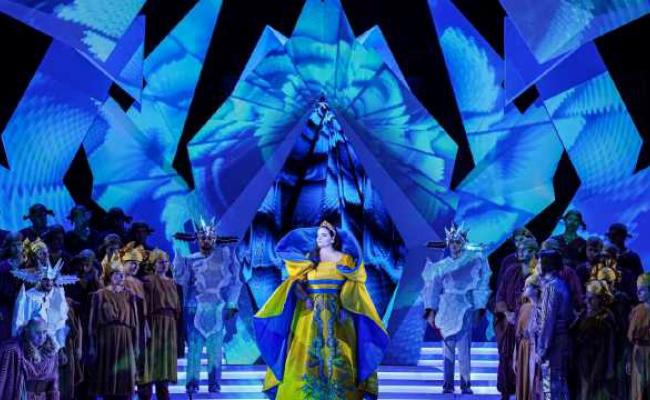 Una segnalazione anonima racconta i trucchi con i cartellini: il Teatro Petruzzelli licenzia due dipendenti