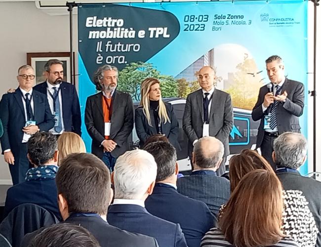 Maurodinoia: &laquo;Con bus elettrici il trasporto in Puglia &egrave; ecosostenibile&raquo;