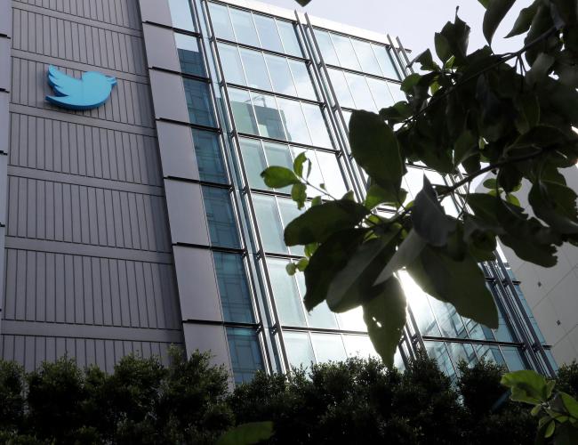 L'account del Papa su Twitter ha perso la spunta blu