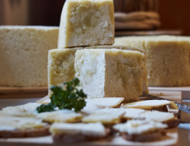 Food, Giornate del Graukase: in Valle Aurina si celebra il formaggio grigio dell'Alto Adige