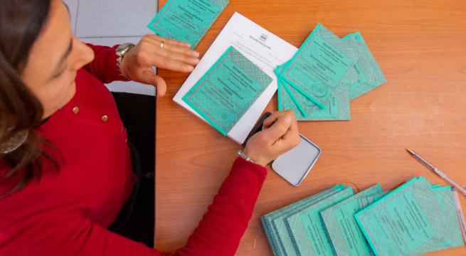 Referendum sul taglio dei parlamentari, la Consulta dà l’ok all’election day: alle urne 20 e 21 settembre