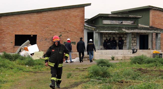 Borgo Mezzanone, rissa fra migranti: baracche a fuoco, 3 feriti, uno è grave