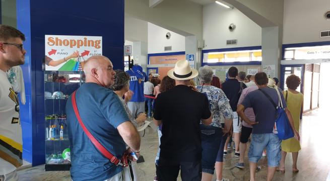 Fase 3 in Puglia, porti e aeroporti lavorano a tamponi: arrivate 350 persone da Spagna e Grecia