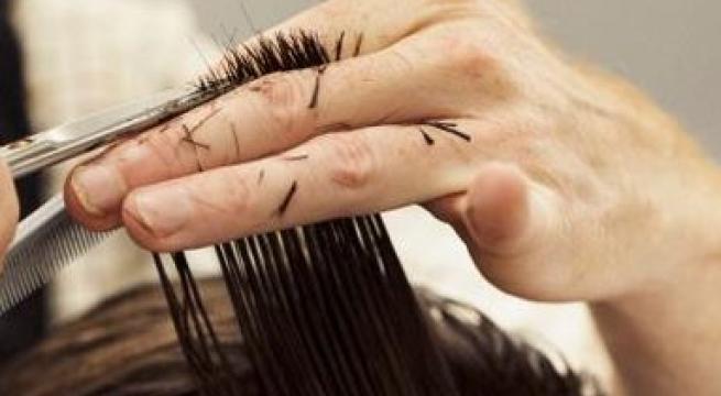 Monte Sant’Angelo, barbiere si nasconde nel box doccia dell'arrestato domiciliare: entrambi sanzionati