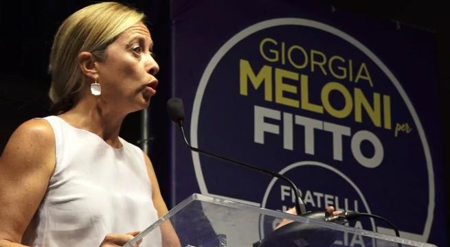 Meloni a Lecce a sostegno di Fitto: «Vedo vittoria in Puglia, poi cacceremo Conte»
