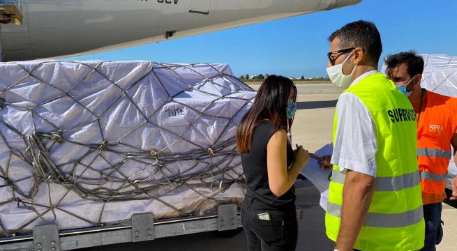 Covid, arrivato a Bari cargo dalla Cina con 60 tonnellate di mascherine e Dpi